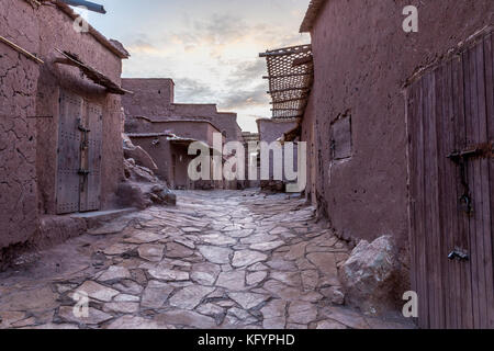 Ait Ben Haddou - Marokko, 17. Oktober, 2017: Straßen von Ait Ben Haddou - eine befestigte, pre-saharan traditionellen Siedlung Wohnung Typ Architektur, keine Stockfoto