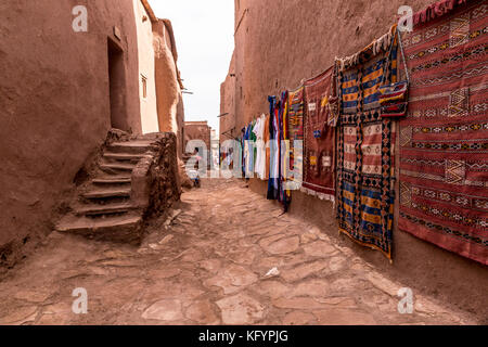 Ait Ben Haddou - Marokko, 17. Oktober, 2017: Straßen von Ait Ben Haddou - eine befestigte, pre-saharan traditionellen Siedlung Wohnung Typ Architektur, keine Stockfoto