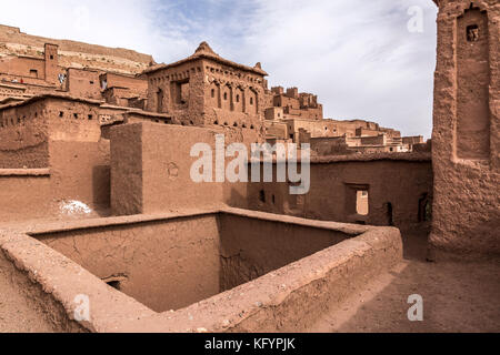 Ait Ben Haddou - Marokko, 17. Oktober, 2017: Ait Ben Haddou - Festung, das Ksar ist ein Pre-saharan traditionellen Siedlung Wohnung Typ Architectur Stockfoto