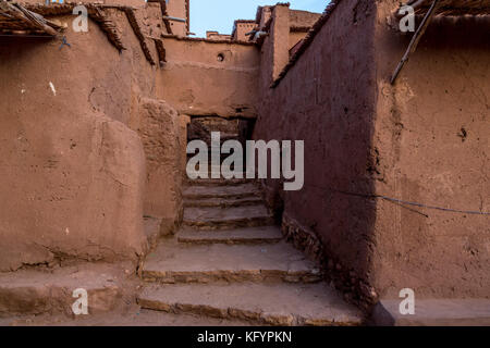 Ait Ben Haddou - Marokko, 17. Oktober, 2017: Straßen von Ait Ben Haddou - eine befestigte, pre-saharan traditionellen Siedlung Wohnung Typ Architektur, keine Stockfoto