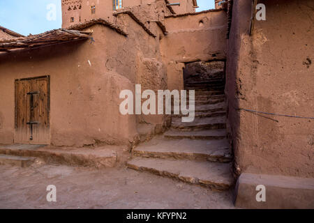 Ait Ben Haddou - Marokko, 17. Oktober, 2017: Straßen von Ait Ben Haddou - eine befestigte, pre-saharan traditionellen Siedlung Wohnung Typ Architektur, keine Stockfoto