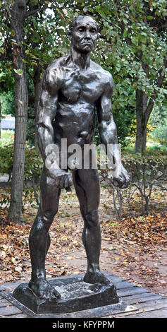 JEAN D'AIRE NU MONUMENTALE BRONZE 1887 DENKMAL FÜR DIE BÜRGER VON CALAIS François Auguste René Rodin 1840 - 1917 (wie Auguste Rodin bekannt) war ein französischer Bildhauer, Paris Frankreich Französisch. (Rodins originellsten Arbeiten wich von traditionellen Themen des Mythos und Allegorie, modelliert der menschliche Körper mit Realismus, gefeiert und individuellen Charakter und Körperlichkeit.) Stockfoto