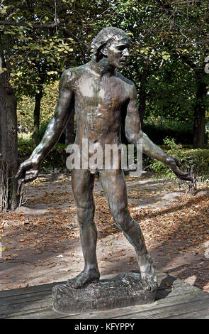 JEAN DE FIENNES NU MONUMENTALE BRONZE 1887 DENKMAL FÜR DIE BÜRGER VON CALAIS François Auguste René Rodin 1840 - 1917 (wie Auguste Rodin bekannt) war ein französischer Bildhauer, Paris Frankreich Französisch. (Rodins originellsten Arbeiten wich von traditionellen Themen des Mythos und Allegorie, modelliert der menschliche Körper mit Realismus, gefeiert und individuellen Charakter und Körperlichkeit.) Stockfoto