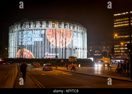 BFI IMAX-Kino in der Nacht von der Waterloo Bridge, London, England, Großbritannien Stockfoto