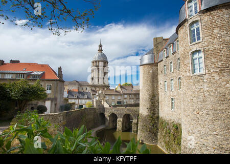 Boulogne-sur-Mer (Frankreich): Turm der Basilika Notre-Dame de Boulogne, die Altstadt und das Schloss Stockfoto