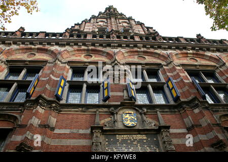 Fassade des 16. Jahrhunderts im ehemaligen Bundeskanzleramt (Kanselarij) am Turfmarkt Street, central Leeuwarden, Friesland, Niederlande. Stockfoto