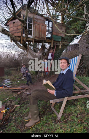 Tom Hodgkinson, Frau Victoria mit Delilah, Arthur und der jüngste Henry Stockfoto
