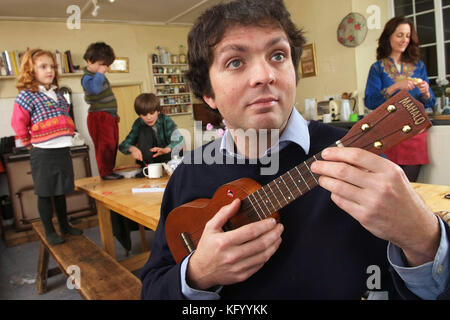 Tom Hodgkinson, Frau Victoria mit Delilah, Arthur und der jüngste Henry Stockfoto