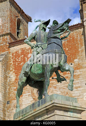 Pizarro Statue in der historischen mittelalterlichen Stadt Trujillo, Provinz Caceres, Extremadura, Spanien Stockfoto