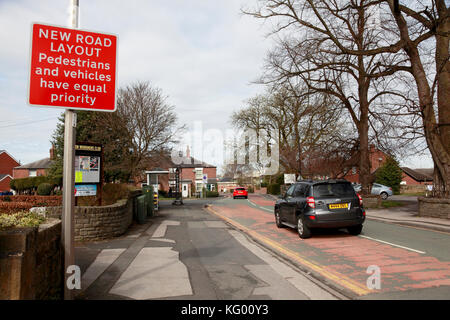 Beginn der Shared Space traffic engineering Projekt in poynton, Cheshire Stockfoto