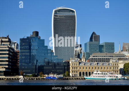 Northern & Shell Gebäude, 20 Fenchurch Street aka der Walkie Talkie und Old Billingsgate Markt, Lower Thames Street, London, UK. Stockfoto