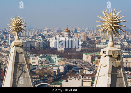 Blick von der kotelnicheskaya Damm bauen auf die Christ-Erlöser-Kathedrale in Moskau. Russland Stockfoto