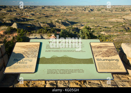 Interpretierende board bei lackierten Canyon, Theodore Roosevelt National Park-South Einheit, North Dakota Stockfoto