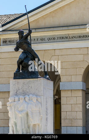 Statue auf Piazza Trento e Trieste in Crema, Italien Stockfoto