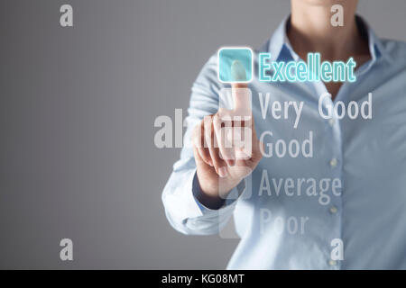 Geschäftsfrau vor Visual Touch Screen. Stockfoto