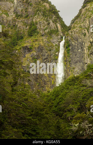 Devil's Punchbowl fällt an der Arthur's Pass auf der Südinsel von Neuseeland Stockfoto