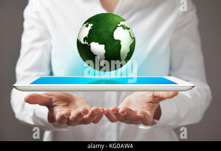 Technologie in den Händen der Unternehmerinnen-Karte von: Http://photojournal.jpl.nasa.gov/jpegmod/pia03394 modest.jpg - Verwendete Software: Adobe Fotos Stockfoto