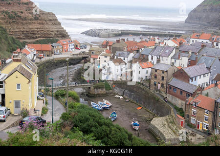 Blick von oben auf die Stadt Staithes, North Yorkshire Stockfoto