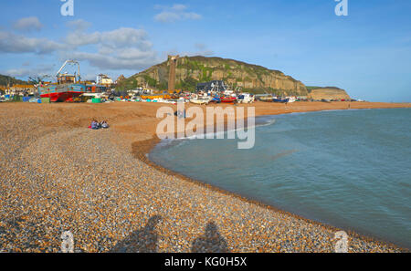 Zwei Schatten auf Hastings Stade Fishermens Strand, Rock-a-Nore, East Sussex, UK, GB Stockfoto