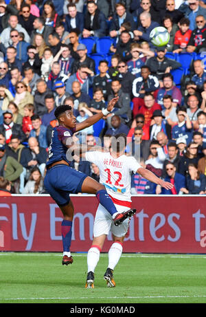 Paris Saint-Germain (PSG) gegen FC Girondins de Bordeaux im Parc des Princes Stadion mit: 3, Presnel Kimpembe, 12 Nicolas de Préville, wo: Paris, Ile de France, Frankreich Wann: 30 Sep 2017 Credit: ATP/Gromik Thierry/WENN.com Stockfoto