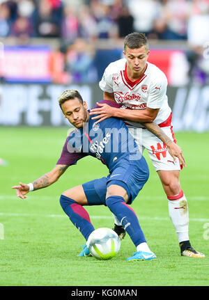 Paris Saint-Germain (PSG) gegen den FC Girondins de Bordeaux im Parc des Princes Stadion mit: 10, Neymar, 12 Nicolas de Préville Wo: Paris, Ile de France, Frankreich Wann: 30 Sep 2017 Credit: ATP/Gromik Thierry/WENN.com Stockfoto