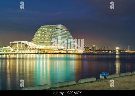 Kobe, Japan - Juni 3, 2015: Kobe Oriental Hotel am Hafen von Kobe in Kobe, Japan. Stockfoto