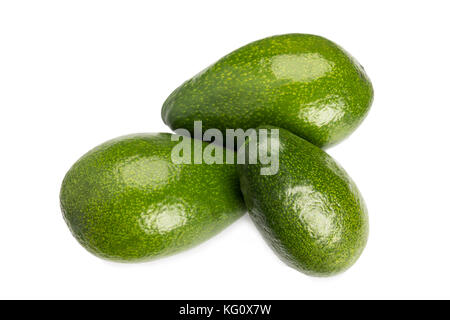 Ganze drei Avocados auf weißem Hintergrund Stockfoto