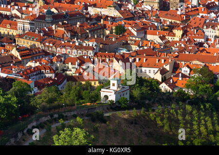 Glorietta Pavillon an der US-Botschaft Prag mit Mala Strana, Prag Stockfoto