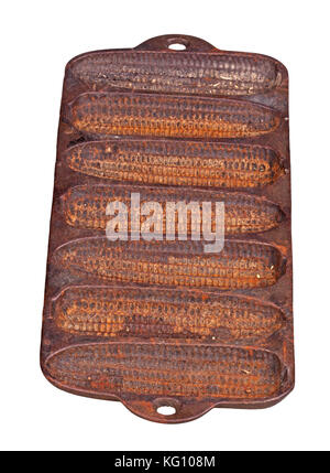 Alte, rostige, gusseisernen Pfanne zum Backen cornbread Sticks in der Form von Maiskolben isoliert gegen einen weißen Hintergrund vertikal Stockfoto