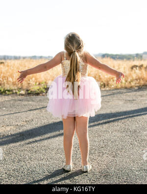 Posing Country Girl Stockfoto