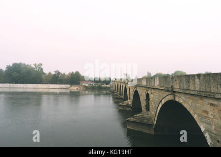 Alte Brücke auf Meric oder Evros in Edirne, Türkei Stockfoto