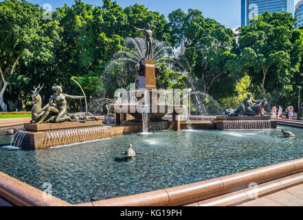 Australien, New South Wales, Sydney, Hyde Park, mit Blick auf die Art deco Archibald Fountain Stockfoto