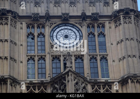 Das Parlament des Vereinigten Königreichs, bekannte Haus des Parlaments - Britisches Parlament Gebäude - Sonniger Tag - Sommer Palast von Westminster House of Lords Stockfoto