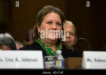 Washington, USA. November 2017. Rebecca Eliza Gonzales aus Texas während ihrer Bestätigungsverhandlung als Botschafterin der Vereinigten Staaten im Königreich Lesotho, vor dem Ausschuss für auswärtige Beziehungen des US-Senats auf dem Capitol Hill in Washington, DC am 1. November 2017. Credit: Alex Edelman/CNP - KEIN KABELSERVICE · Credit: Alex Edelman/Consolidated/dpa/Alamy Live News Stockfoto