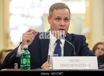 Der US-Repräsentant James Bridenstine (Republikaner von Oklahoma), Nominierter für den Administrator der National Aeronautics and Space Administration (NASA), bezeugt bei seiner Bestätigungsverhandlung vor dem US-Senatsausschuss für Handel, Wissenschaft und Verkehr am Mittwoch, den 1. November 2017 in Washington, DC. Obligatorische Gutschrift: Joel Kowsky/NASA über CNP - KEIN ÜBERLEITUNGSDIENST · Foto: Joel Kowsky/Consolidated/dpa Stockfoto