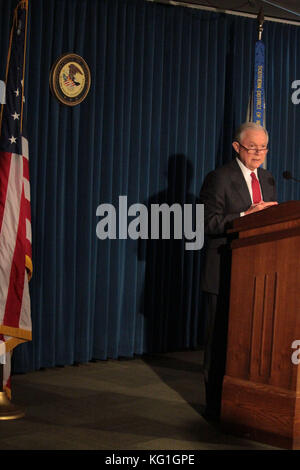 New York, New York, USA. November 2017. Generalstaatsanwalt JEFF SESSIONS spricht über Terrorismus, nationale Sicherheit und Präsident Trump in New York. Quelle: John Marshall Mantel/ZUMA Wire/Alamy Live News Stockfoto