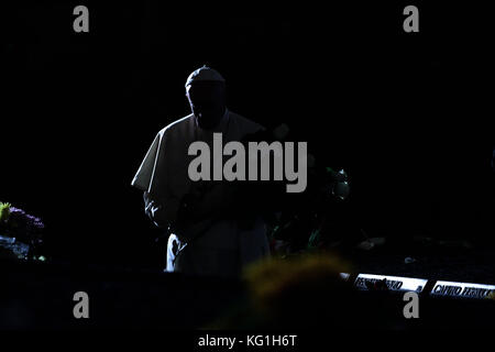 Rom, Italien. November 2017. PAPST FRANZISKUS feiert den Tag des Todes auf dem Militärfriedhof von Nettuno und in der Fosse Ardeatine. Quelle: Evandro Inetti/ZUMA Wire/Alamy Live News Stockfoto