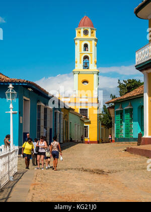 Trinidad, Kuba: (Plaza Mayor), mit dem (Ehem.) Convento San Francisco De Asis, heute: Museo Nacional de La Lucha contra Bandidos Stockfoto