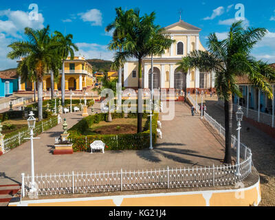 Trinidad, Kuba: Plaza Mayor mit Iglesia de la: Iglesia de Santisima Trinidad und Museo Romantico Stockfoto