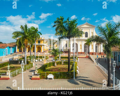 Trinidad, Kuba: Plaza Mayor mit Iglesia de la: Iglesia de Santisima Trinidad und Museo Romantico Stockfoto