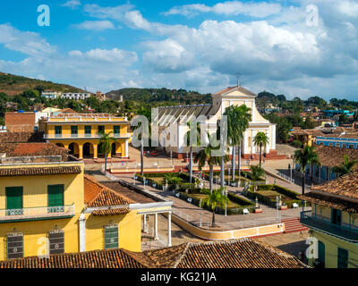 Trinidad, Kuba: Plaza Mayor mit Iglesia de la: Iglesia de Santisima Trinidad und Museo Romantico Stockfoto