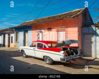 Trinidad, Kuba: 1957 Dodge Coronet (Calle Frank Pais) Stockfoto