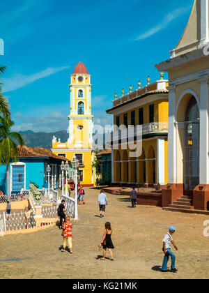 Trinidad, Kuba: Plaza Mayor mit dem (Ehem.) Convento San Francisco De Asis, heute: Museo Nacional de La Lucha contra Bandidos und Museo Romantico Stockfoto