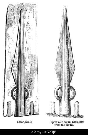 Ein Speer Schimmel und ein Kupfer Speer aus. Frühe Brite Waffen des 1. vorchristlichen Jahrhundert. Stockfoto