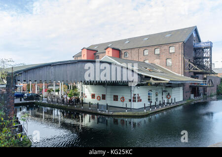 Die Anleihe Unternehmen Veranstaltungsort in einem alten Lagerhaus neben dem digbeth Branch Canal in Digbeth, Birmingham Stockfoto