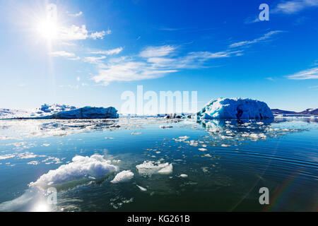 Eisberg gefüllten Gletscherlagune, Spitzbergen, Svalbard, Arktis, Norwegen, Europa Stockfoto