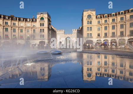 Brunnen am Karlsplatz, Stachus, Karlstortor, München, Bayern, Deutschland, Europa Stockfoto