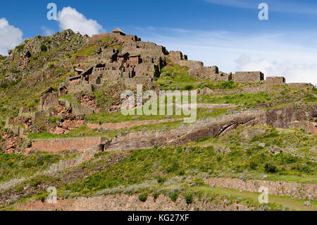 Pisac () - Inka Ruinen von Pisaq im Heiligen Tal in den peruanischen Anden, Peru Stockfoto