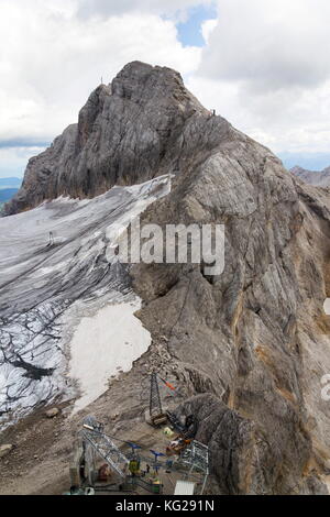 Menschen klettern via ferrata koppenkarstein in der Nähe von Dachstein Gletscher, österreichischen Alpen Stockfoto