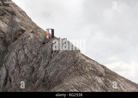 Menschen klettern via ferrata koppenkarstein in der Nähe von Dachstein Gletscher, österreichischen Alpen Stockfoto